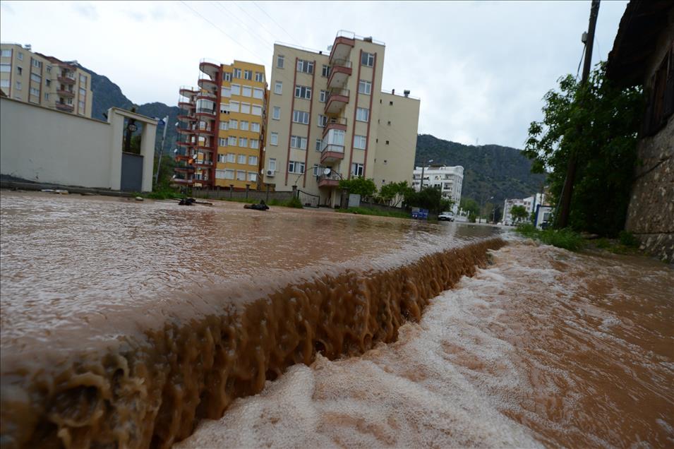 ANTALYA'DAKI SIDDETLI YAGIS