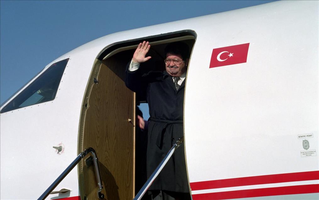 CUMHURBASKANI OZALKONYA'DAN AYRILDI