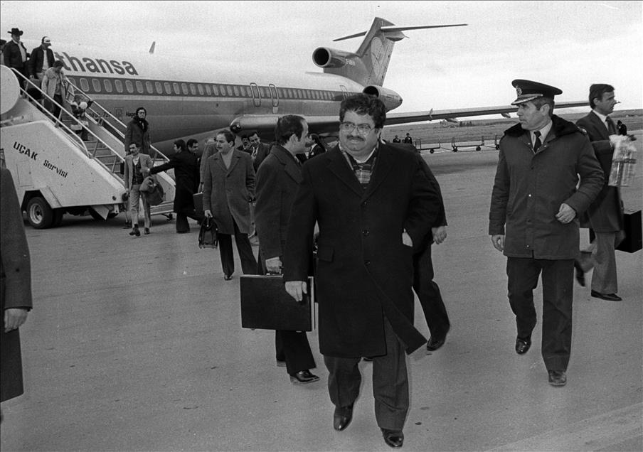 DEVLET BAKANI VE BASBAKAN YARDIMCISI TURGUT OZAL