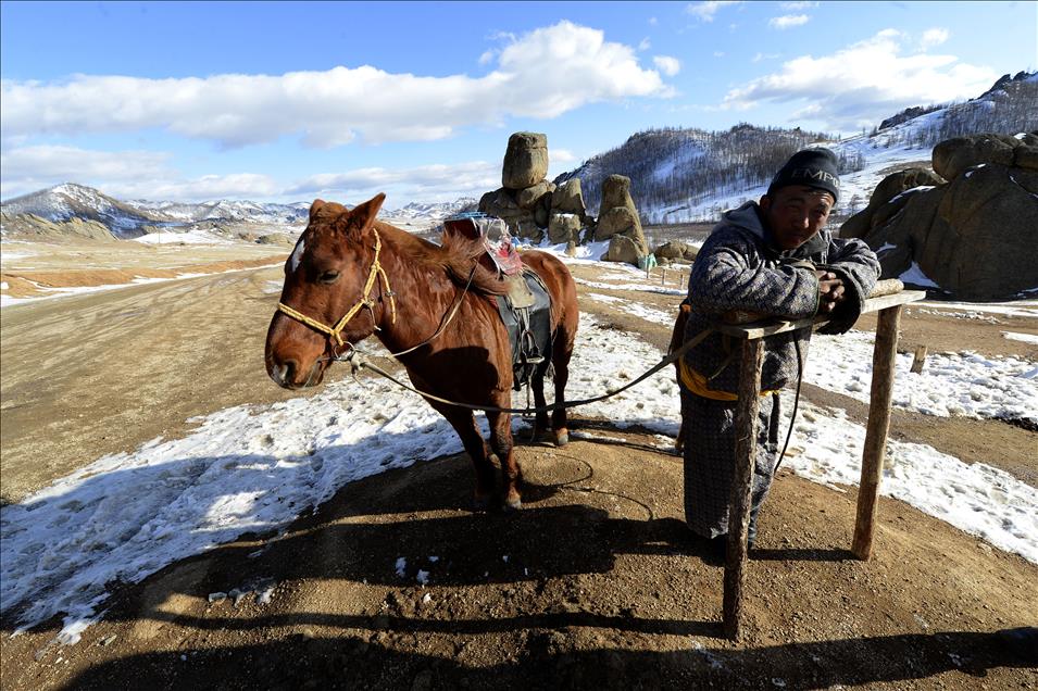 ZAMANIN DURDUGU YER : MOGOLISTAN