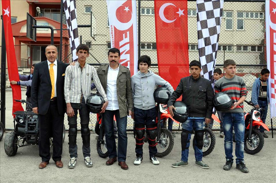 HAKKARILI COCUKLARA MOTOSIKLET SURUS EGITIMI