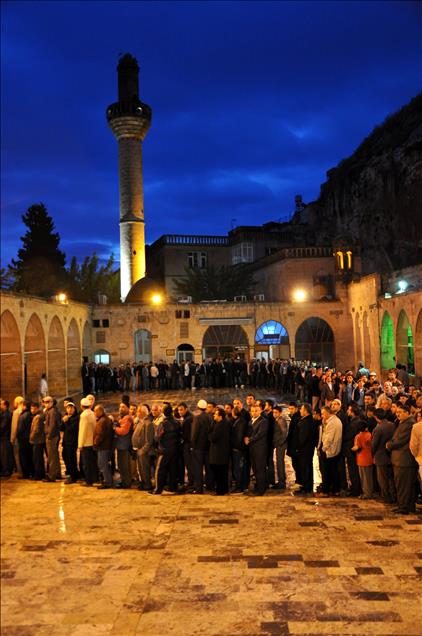 SANLIURFA'DA SAFAK VAKTI TRIT IKRAM EDILDI