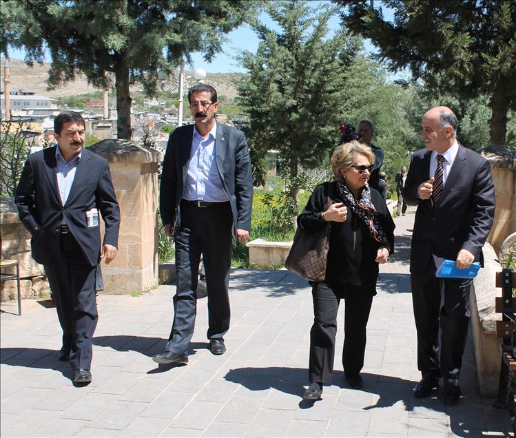 AKIL INSANLAR GUNEYDOGU ANADOLU BOLGESI GRUBU, SIIRT'TE