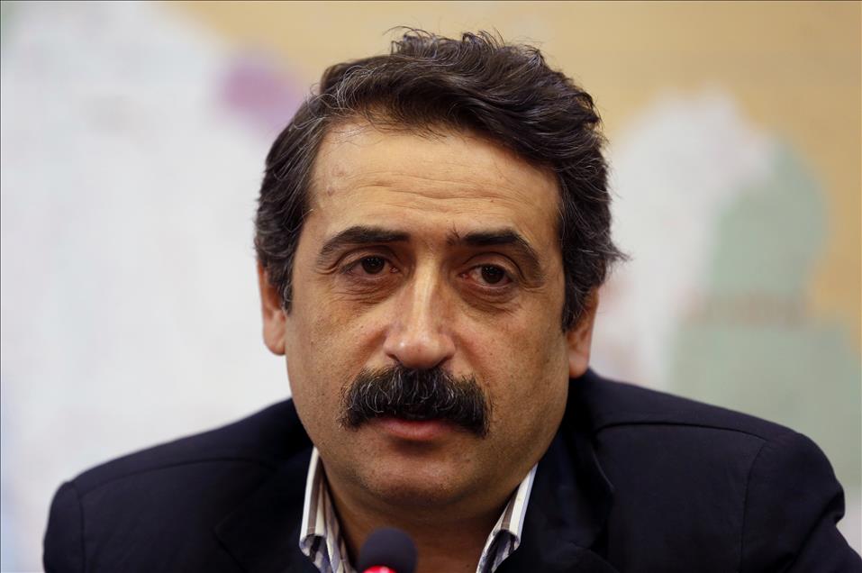 AKIL INSANLAR HEYETI EDITOR MASASINDA