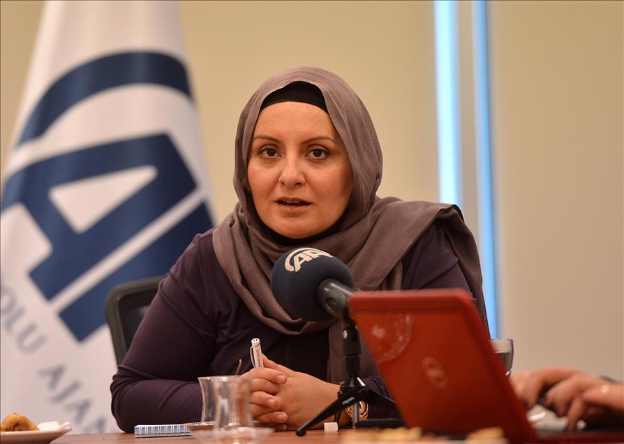 AKIL INSANLAR HEYETI AA EDITOR MASASINDA