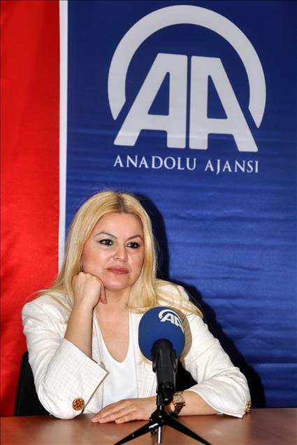 AKIL INSANLAR HEYETI AA EDITOR MASASINDA