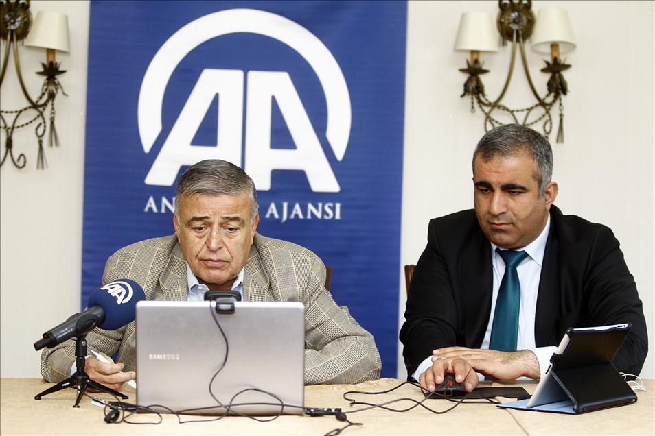 AKIL INSANLAR HEYETI AA EDITOR MASASINDA
