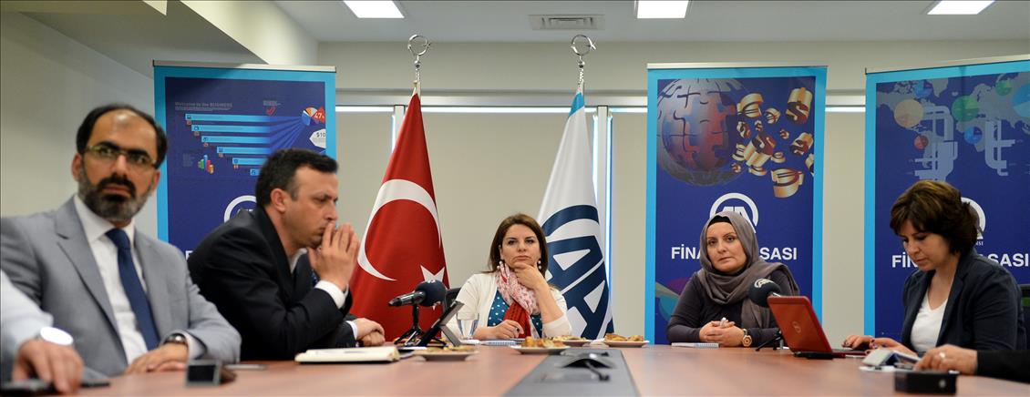 AKIL INSANLAR HEYETI AA EDITOR MASASINDA