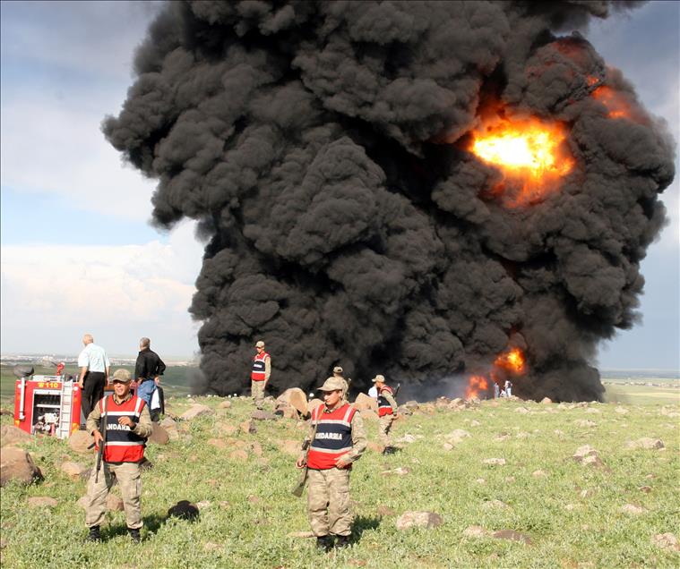 DIYARBAKIR'DA PETROL BORU HATTINDA YANGIN