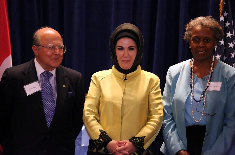 "BARISIN INSASI VE GELISMEDE IS KADINLARININ ROLU" TOPLANTISI