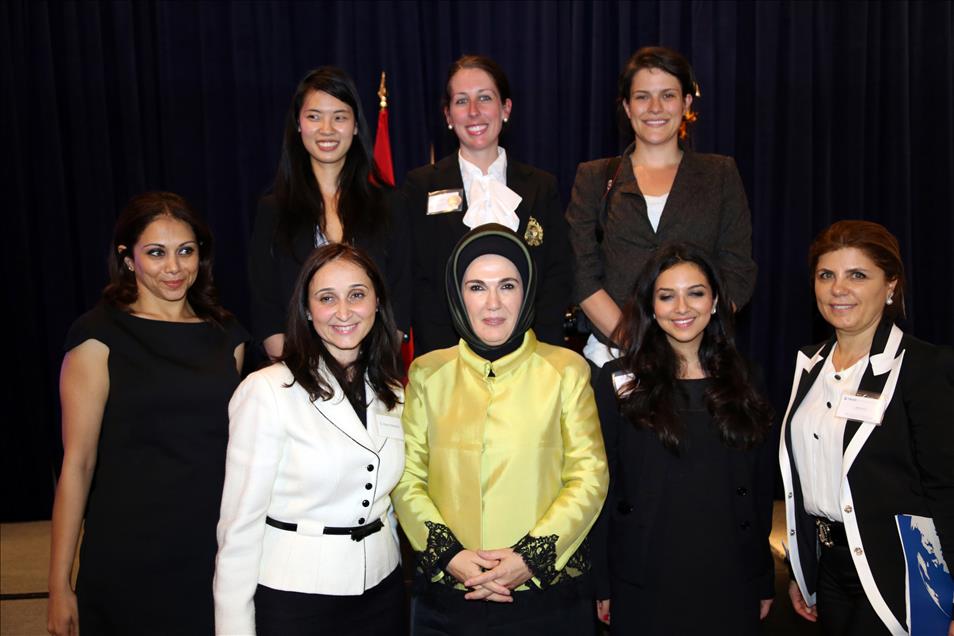 "BARISIN INSASI VE GELISMEDE IS KADINLARININ ROLU" TOPLANTISI