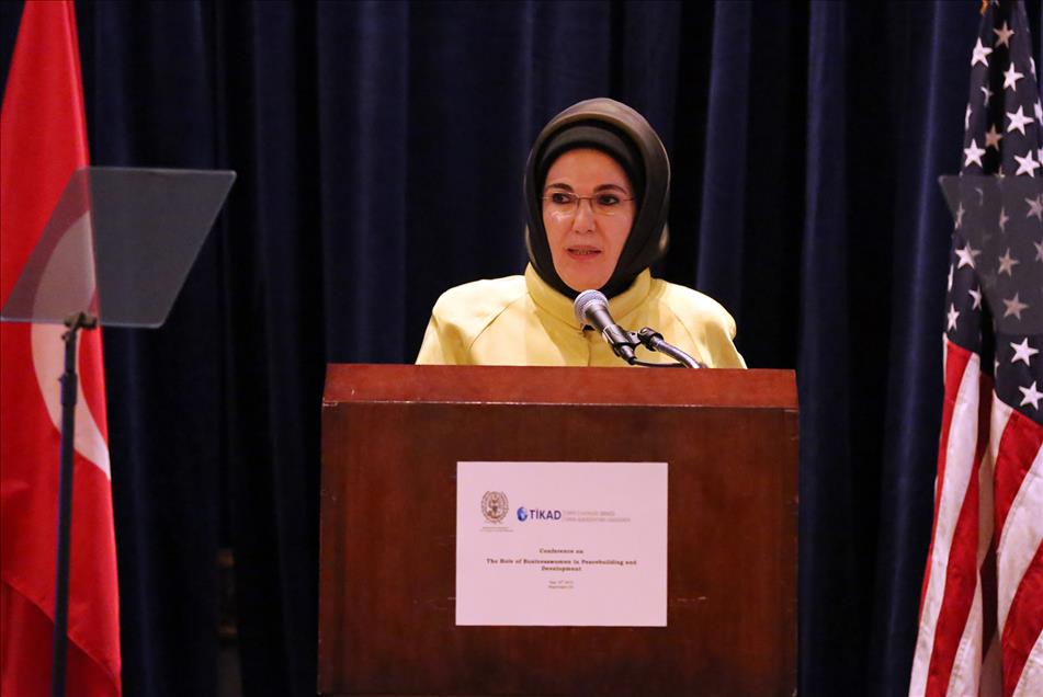 "BARISIN INSASI VE GELISMEDE IS KADINLARININ ROLU" TOPLANTISI