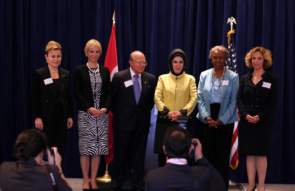 "BARISIN INSASI VE GELISMEDE IS KADINLARININ ROLU" TOPLANTISI