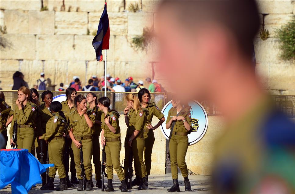 ISRAIL ASKRLERININ AGLAMA DUVARINDAKI YEMIN TORENI 