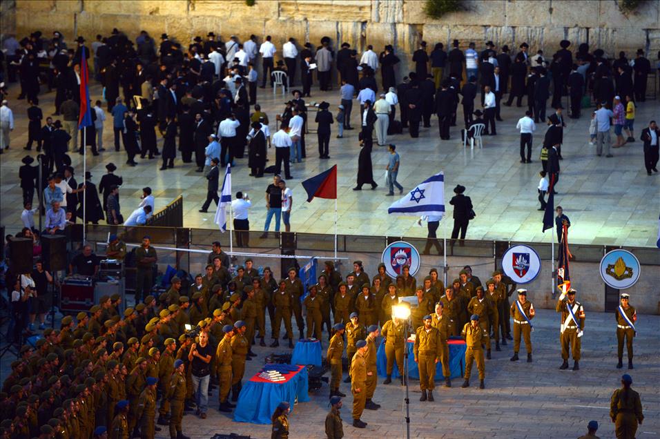ISRAIL ASKRLERININ AGLAMA DUVARINDAKI YEMIN TORENI