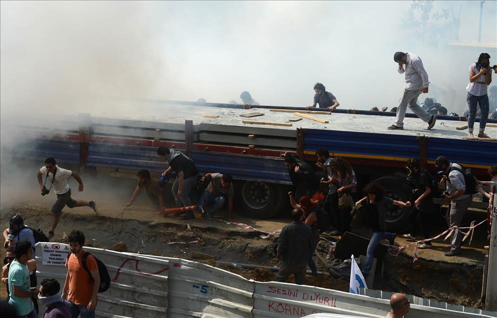 TAKSIM GEZI PARKI'NDA POLIS MUDAHALESI