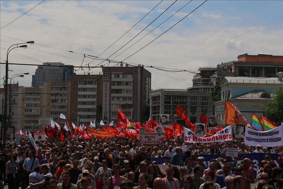 Rusya Günü'nde Putin'e karşı yürüdüler