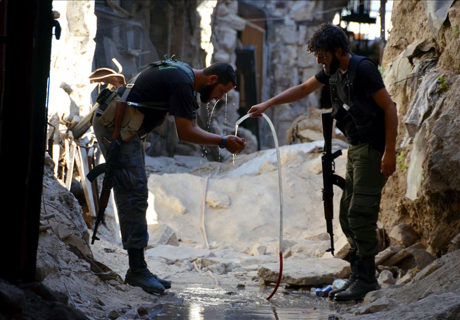 Halep'teki tarihi Emevi Camisi içinde keskin nişancı savaşı 5