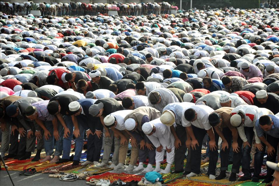 KIRGIZISTAN`DA RAMAZAN BAYRAM NAMAZI