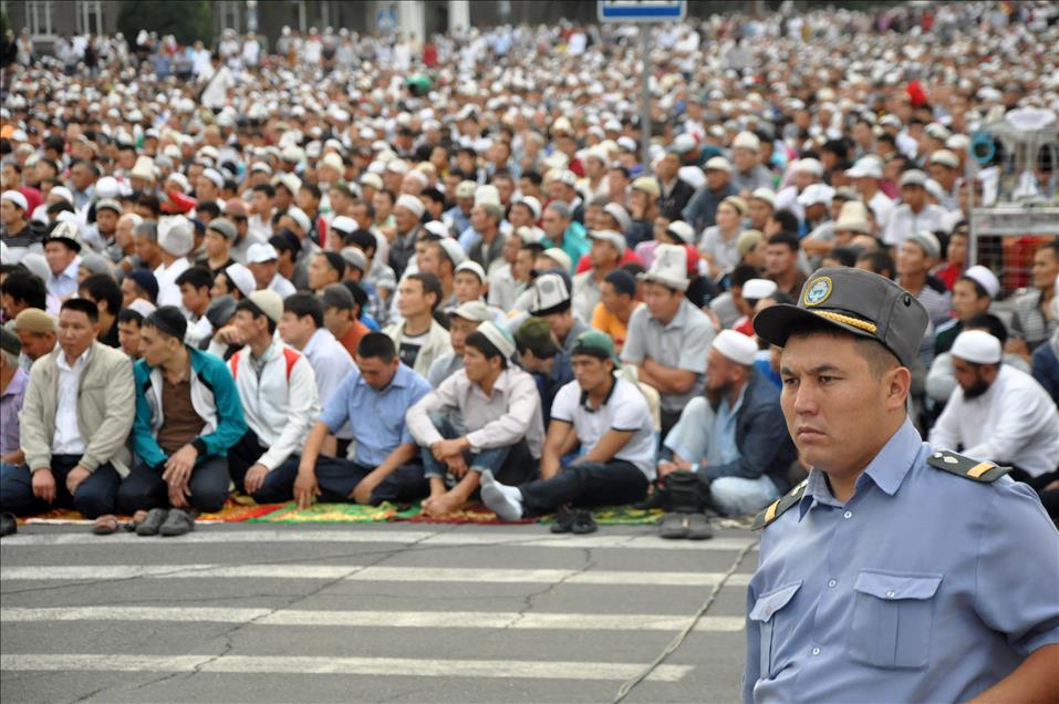 KIRGIZISTAN`DA RAMAZAN BAYRAM NAMAZI