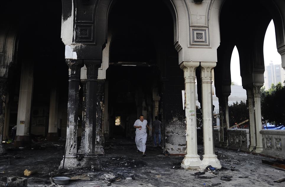 Rabiatul Adeviye Camii yakıldı