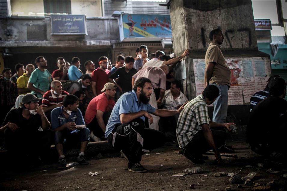 Ramses Meydanı'nda bir bina ateşe verildi