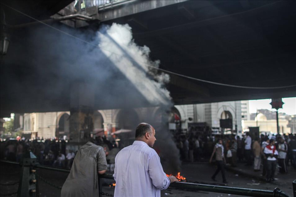 Ramses Meydanı'nda bir bina ateşe verildi