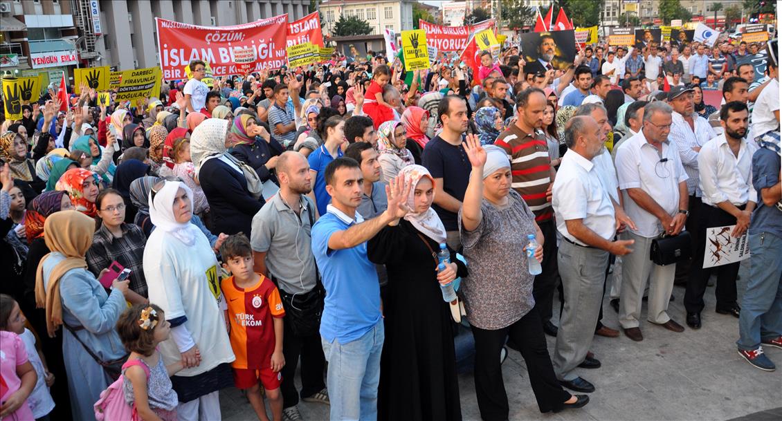 Suriye ve Mısır'daki katliamlara tepki gösterileri