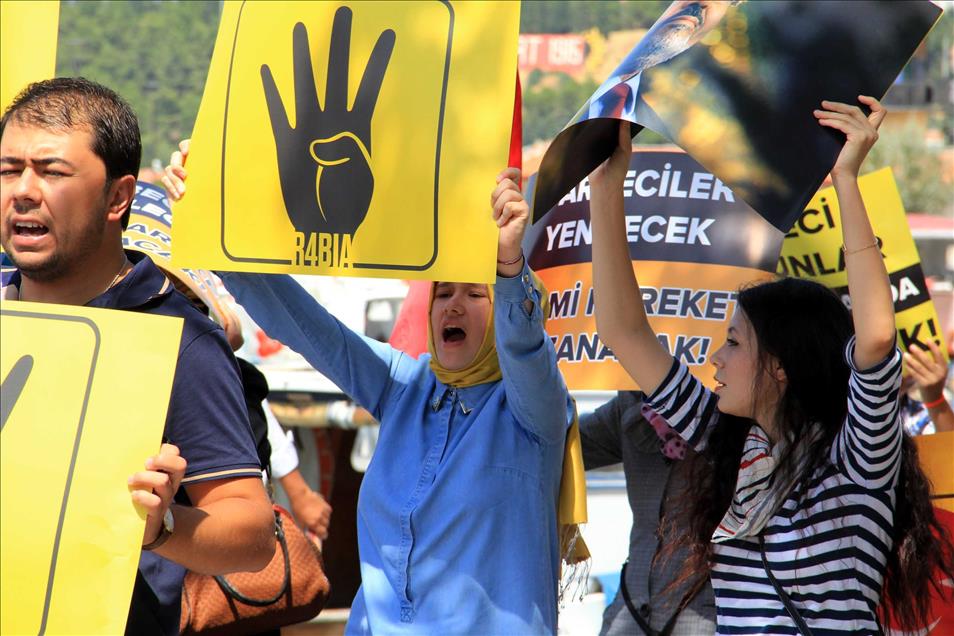 Mısır ve Suriye'deki katliamlara tepki gösterileri