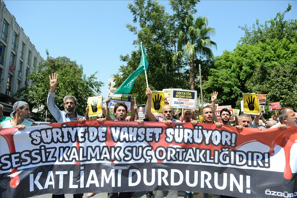 Mısır ve Suriye'deki katliamlara tepki gösterileri