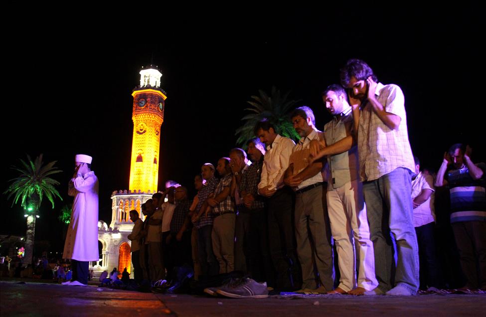 Mısır ve Suriye'deki katliamlara tepki gösterileri