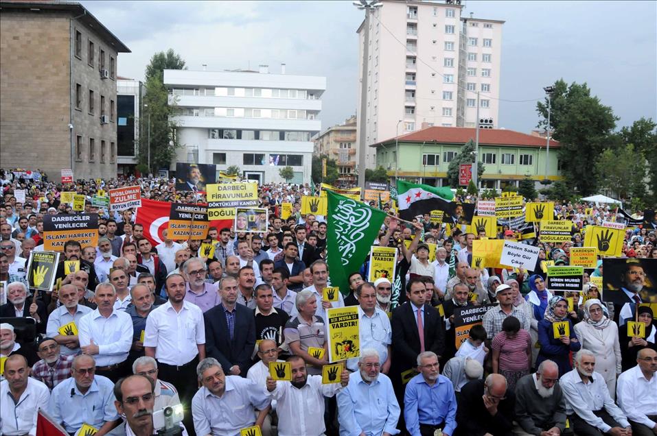 Mısır ve Suriye'deki katliamlara tepki gösterileri