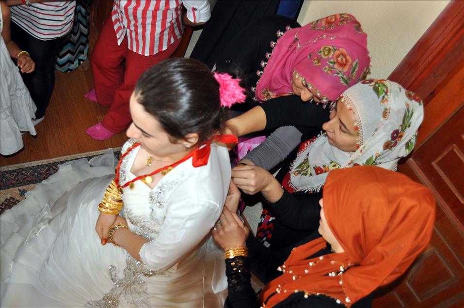 Şehirde yaşıyorlar ama köy düğününden vazgeçmiyorlar