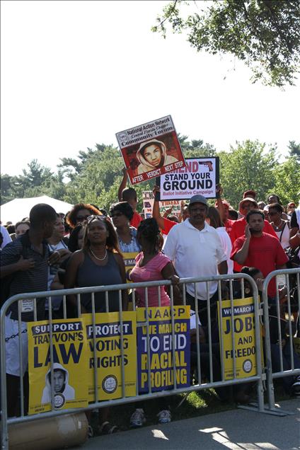 Onbinlerce Amerikalı, King'in hayalini ayakta tutmak için yürüdü