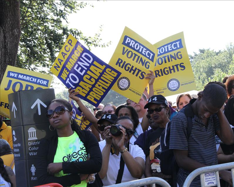 Onbinlerce Amerikalı, King'in hayalini ayakta tutmak için yürüdü