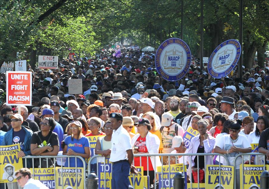 Onbinlerce Amerikalı, King'in hayalini ayakta tutmak için yürüdü