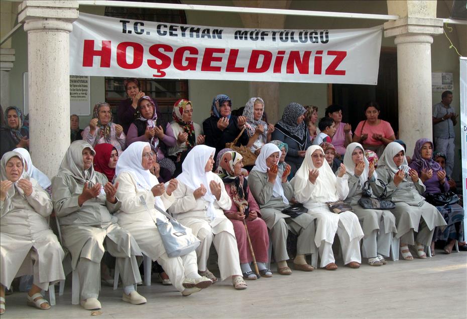 Ceyhan'da hacca gidecekler törenle uğurlandı