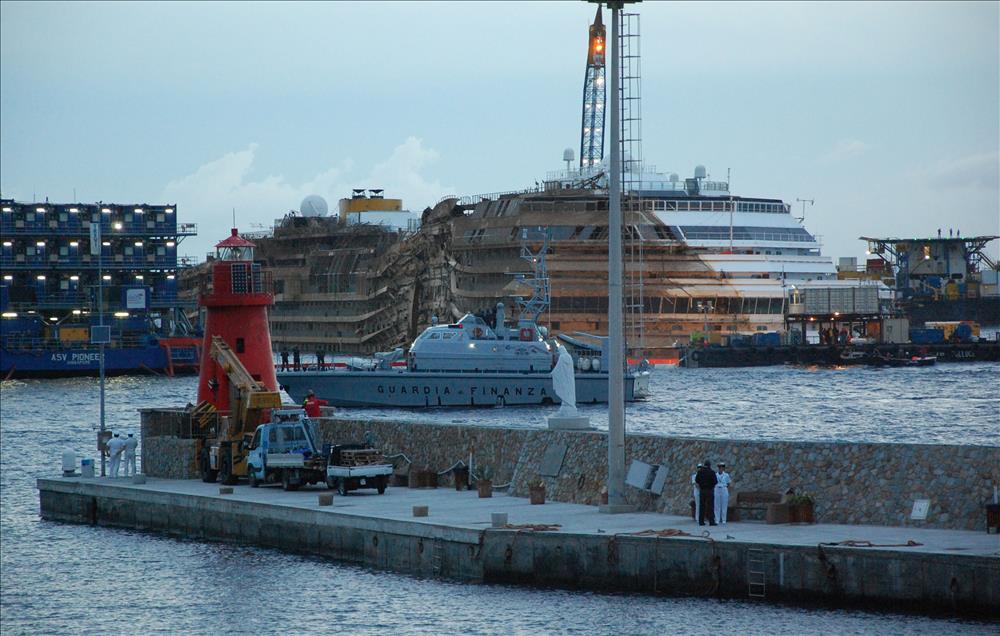 Costa Concordia gemisi doğrultuldu