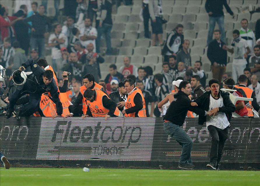 Derbi maçta olay çıktı