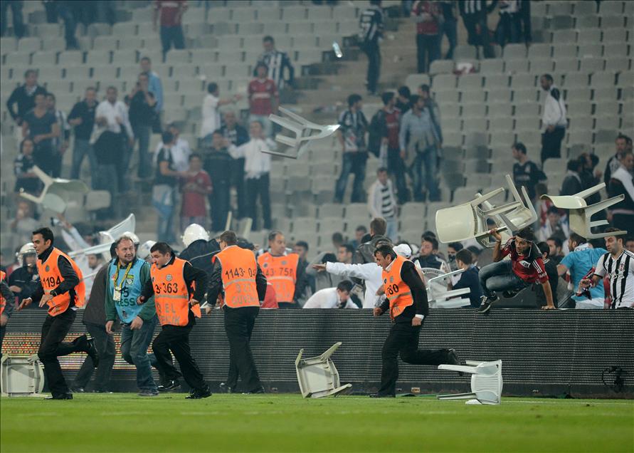 Derbi maçta olay çıktı