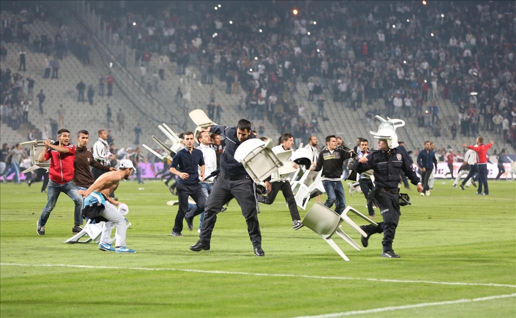 Derbi maçta olay çıktı
