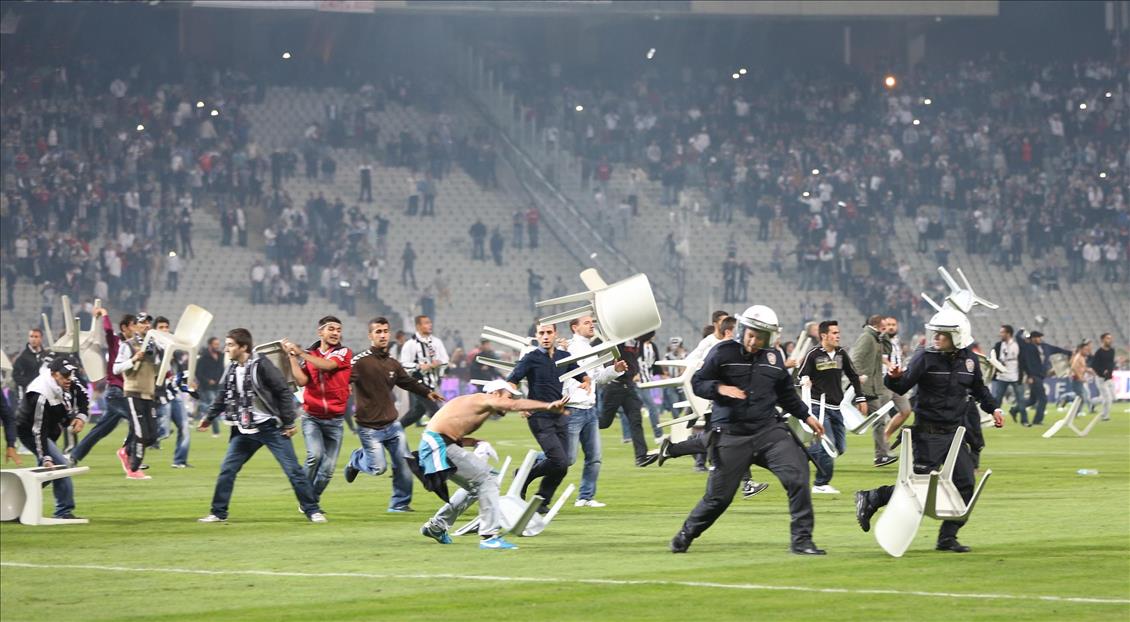 Derbi maçta olay çıktı