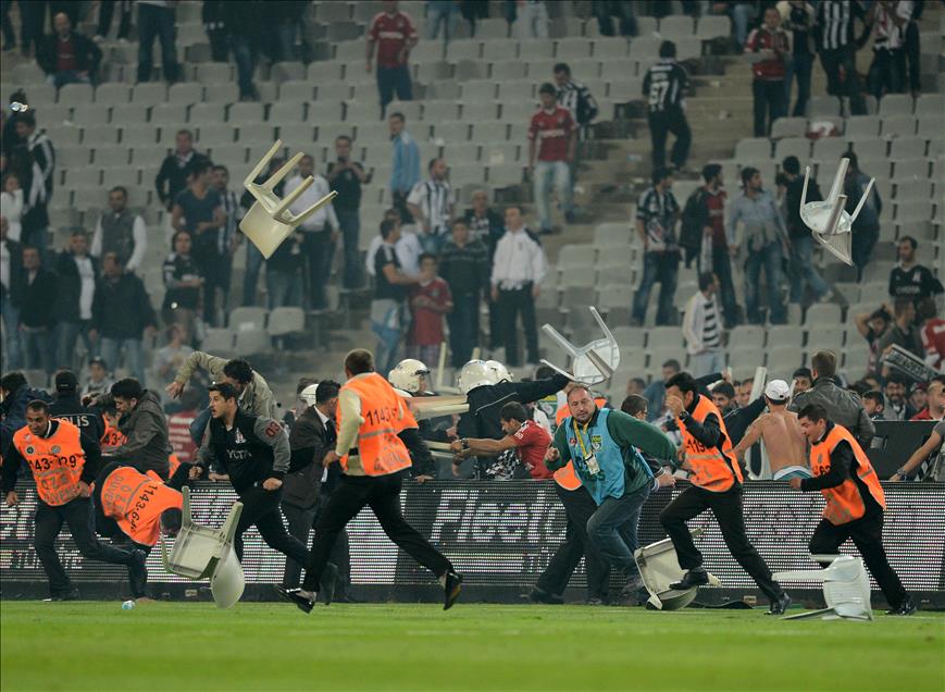 Derbi maçta olay çıktı
