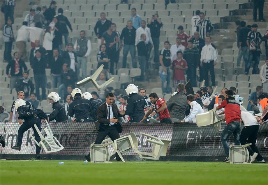 Derbi maçta olay çıktı
