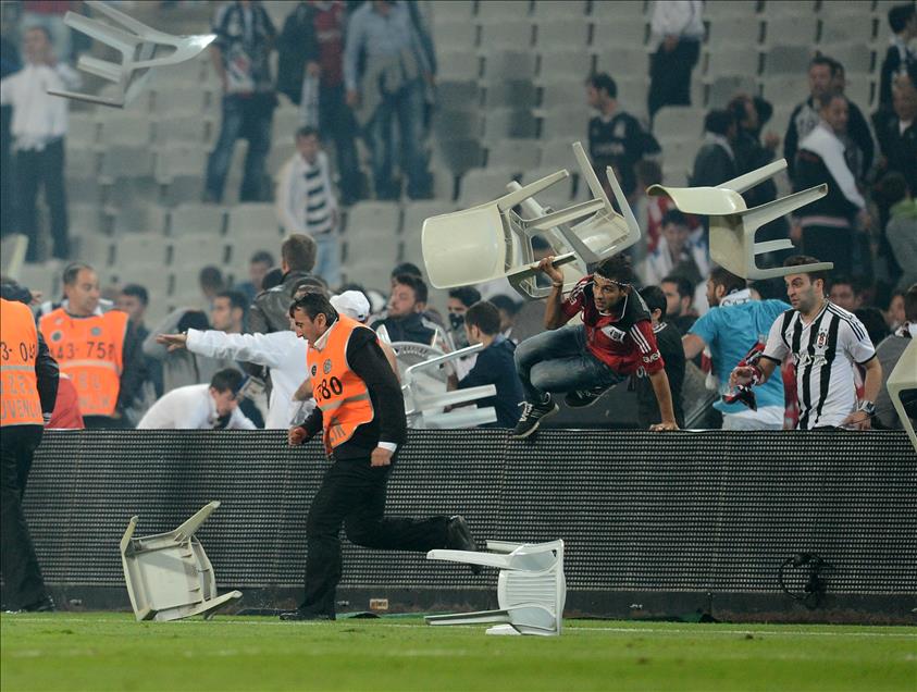 Derbi maçta olay çıktı