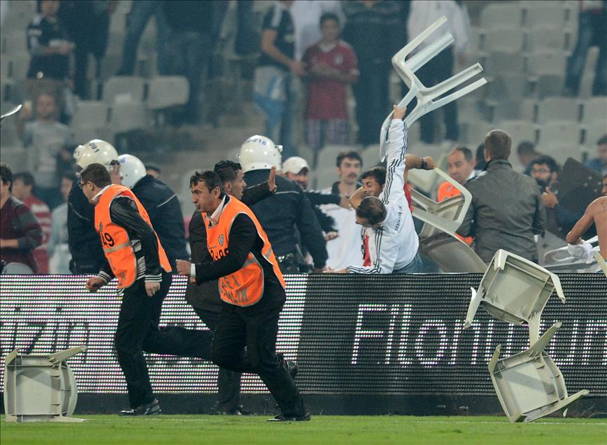 Derbi maçta olay çıktı