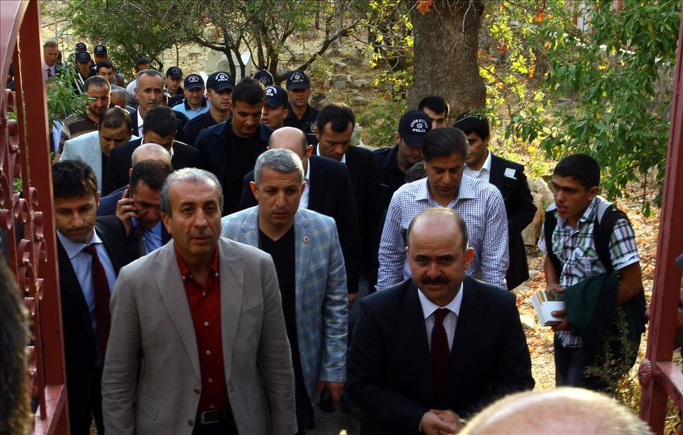Hocamın başucuna doğmayan güneşi neyleyim