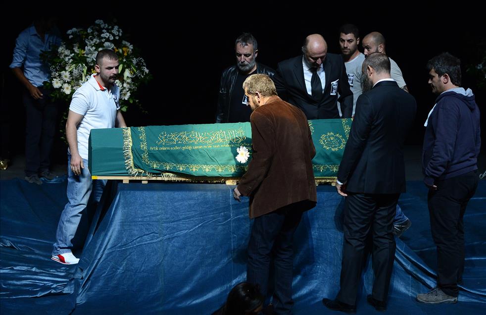 Tuncel Kurtiz son yolculuğuna uğurlanıyor