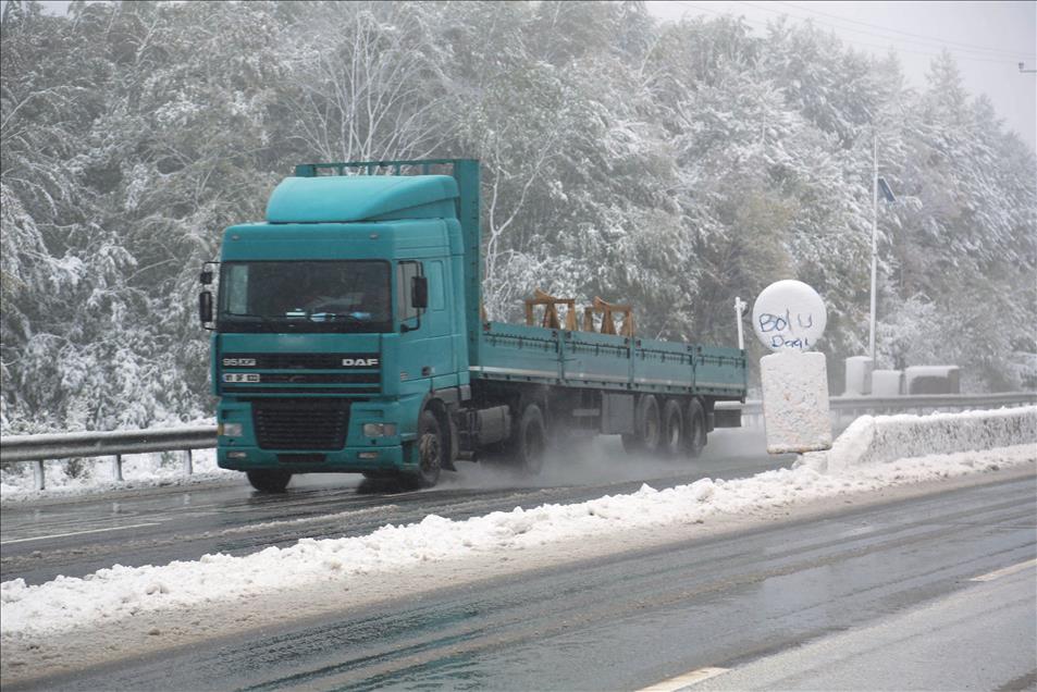 Bolu Dağında kar yağışı başladı