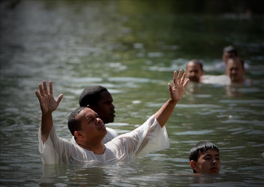 Şeria nehrinde toplu vaftiz